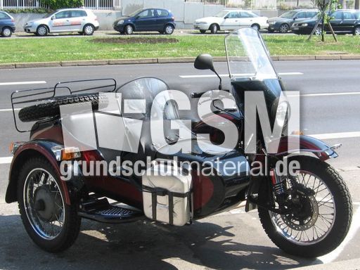 Motorrad mit Seitenwagen.JPG